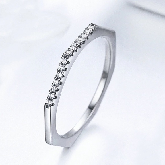 Jewelry - 925 Silver Plated w/Dainty CZs Ring